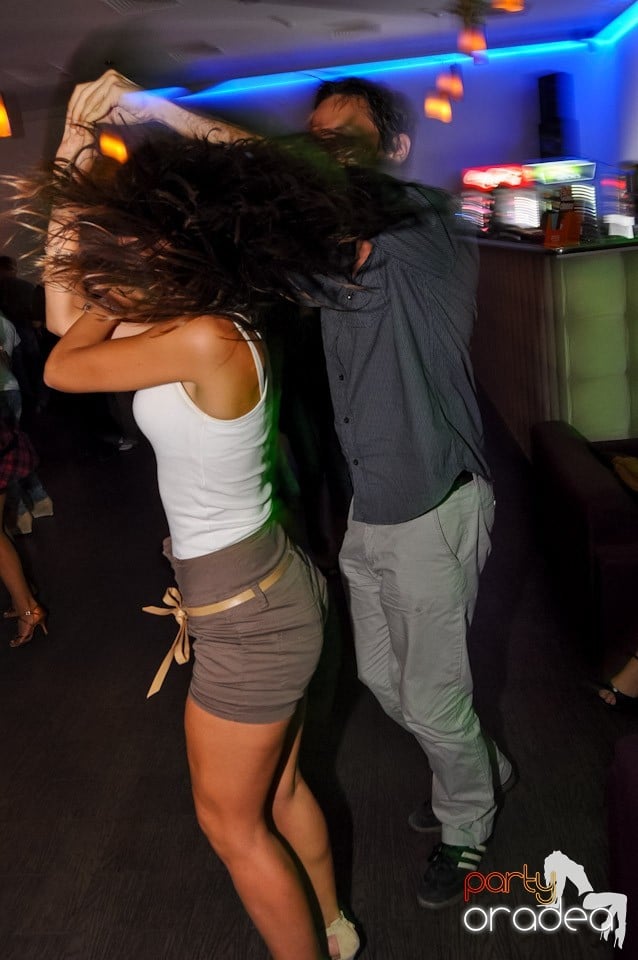 Vineri seara dansăm în Blondy's, 