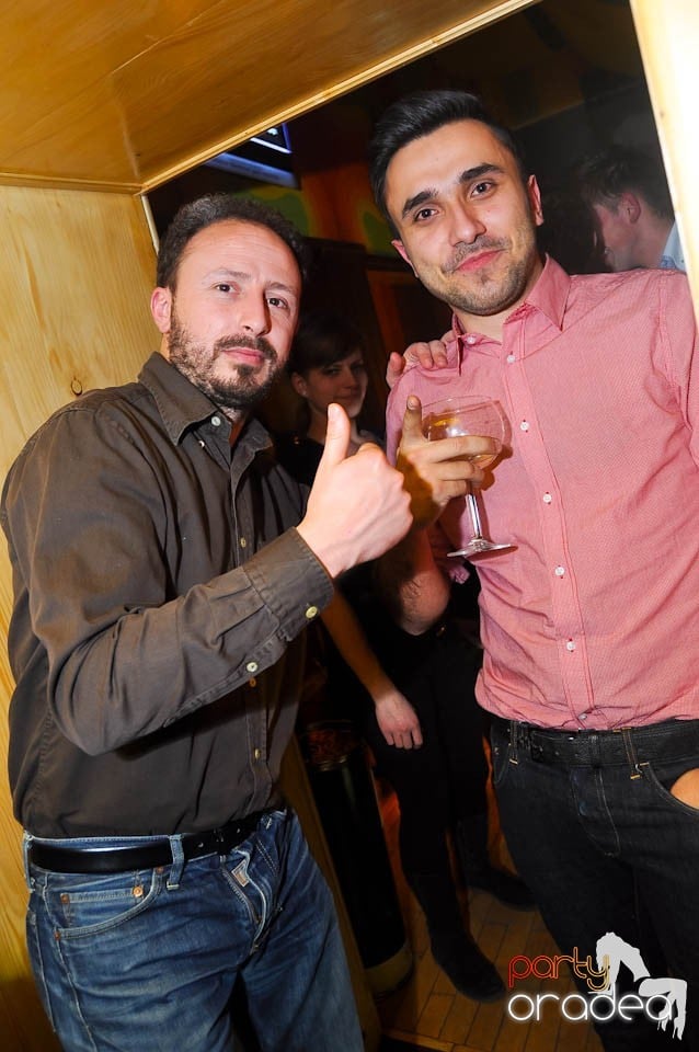 Vineri seara e party în Juice, Juice