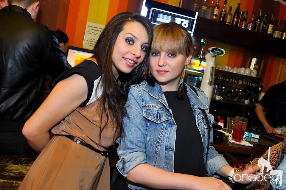 Vineri seara e party în Juice, Juice