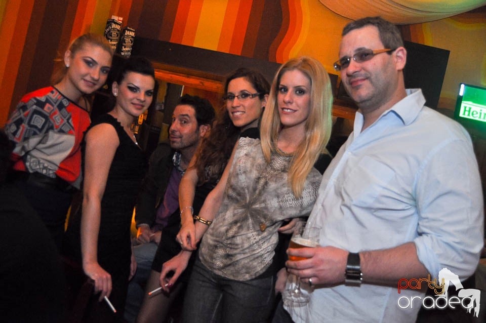 Vineri seara e party în Juice, Juice