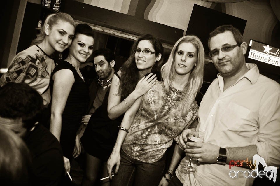 Vineri seara e party în Juice, Juice