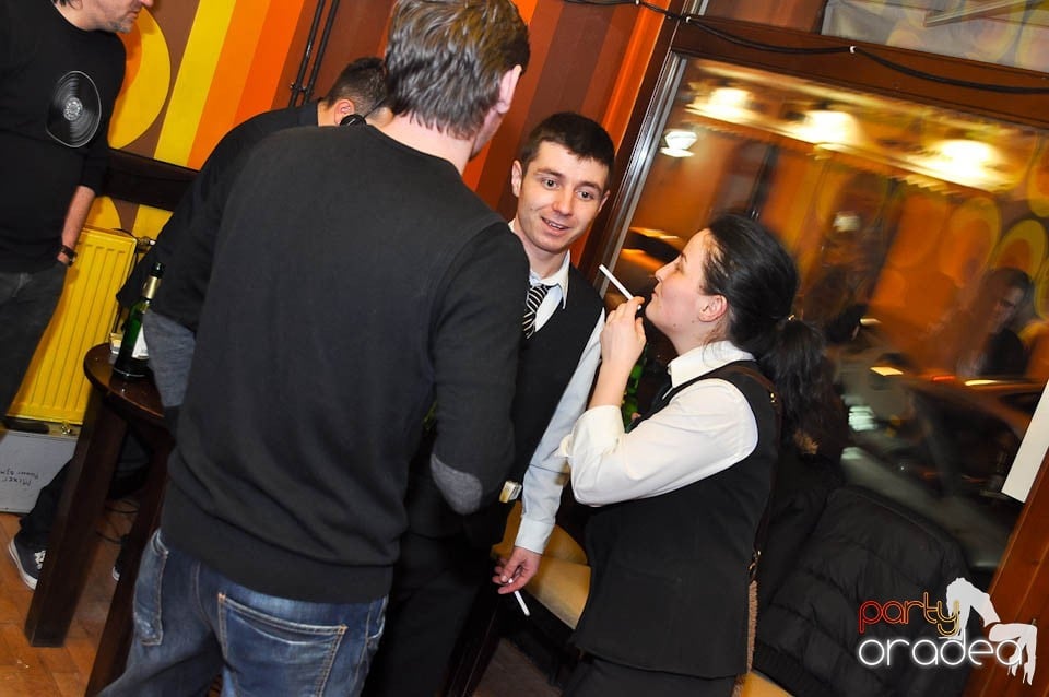 Vineri seara e party în Juice, Juice