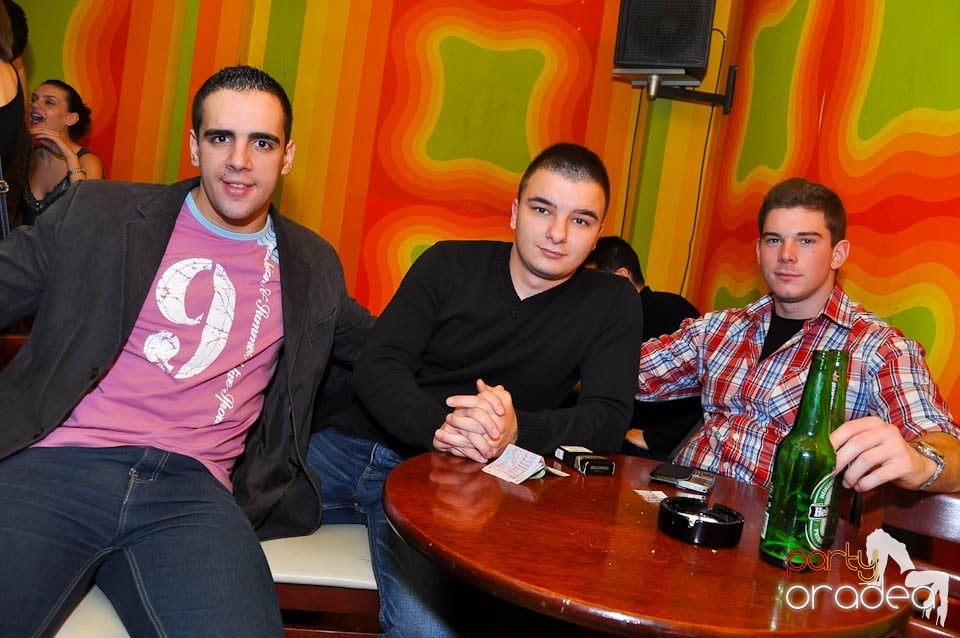 Vineri seara e party în Juice, Juice