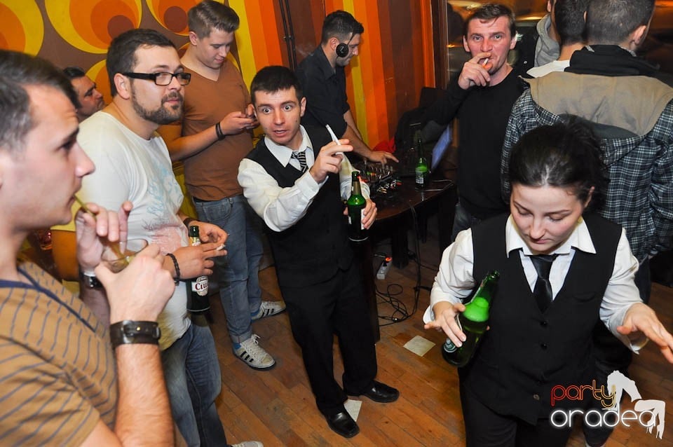 Vineri seara e party în Juice, Juice