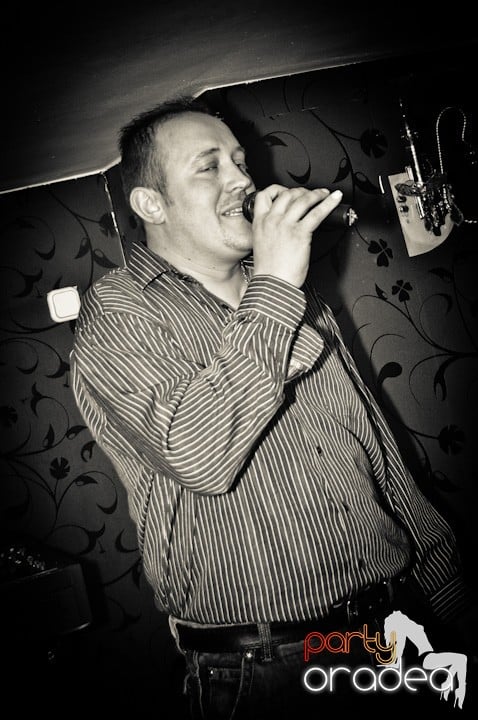 Vineri seara în Club Atti's, 