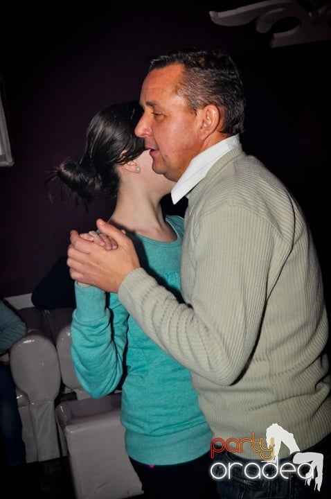 Vineri seara în Club Atti's, 