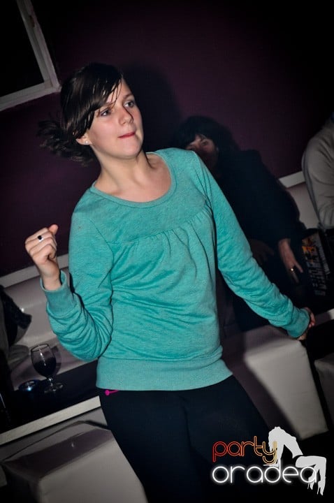 Vineri seara în Club Atti's, 