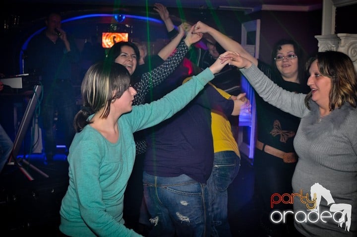 Vineri seara în Club Atti's, 