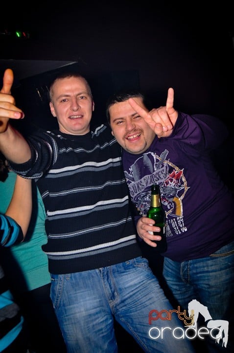 Vineri seara în Club Atti's, 