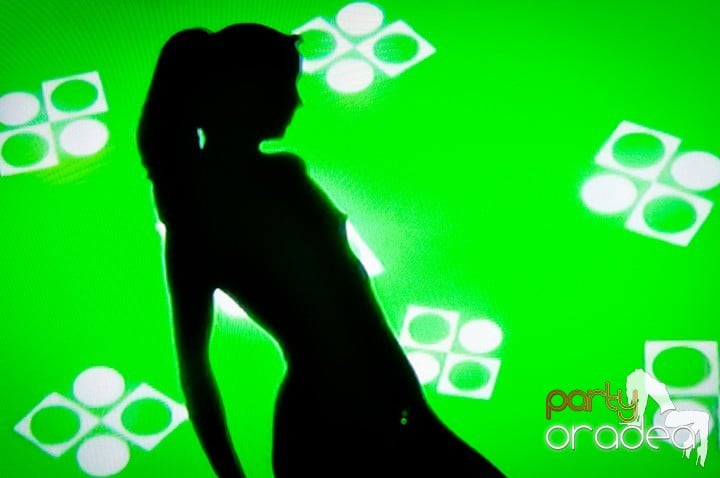 Vineri seara în Club Atti's, 