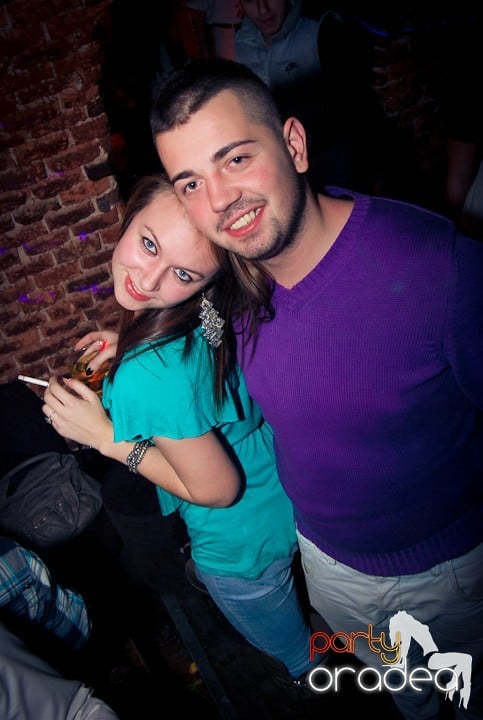 Vineri seara în Club Escape, 