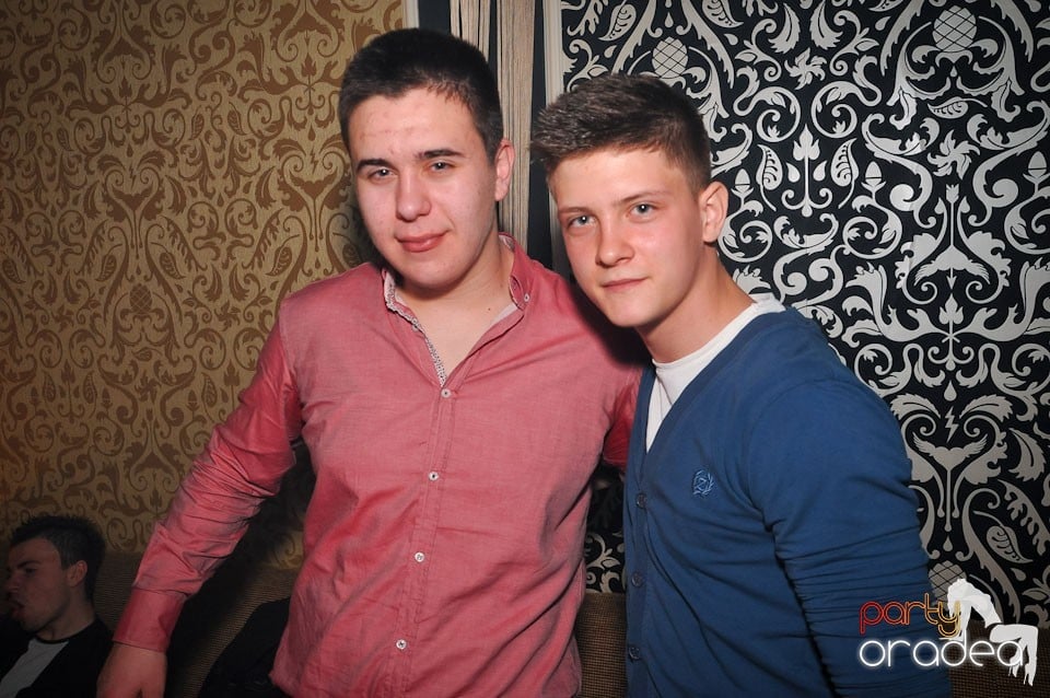 Vineri seara în Club Life, 