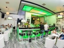 Vineri seara în Icon Caffe