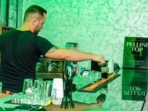 Vineri seara în Icon Caffe