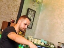 Vineri seara în Icon Caffe