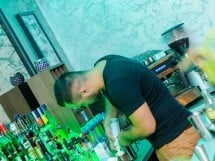 Vineri seara în Icon Caffe