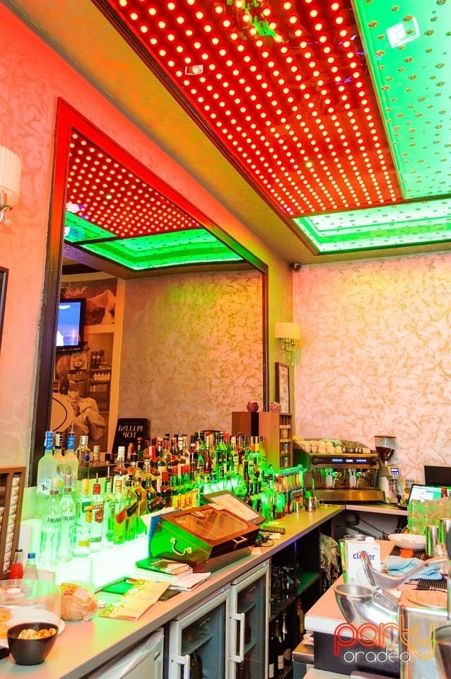 Vineri seara în Icon Caffe, Icon Caffe