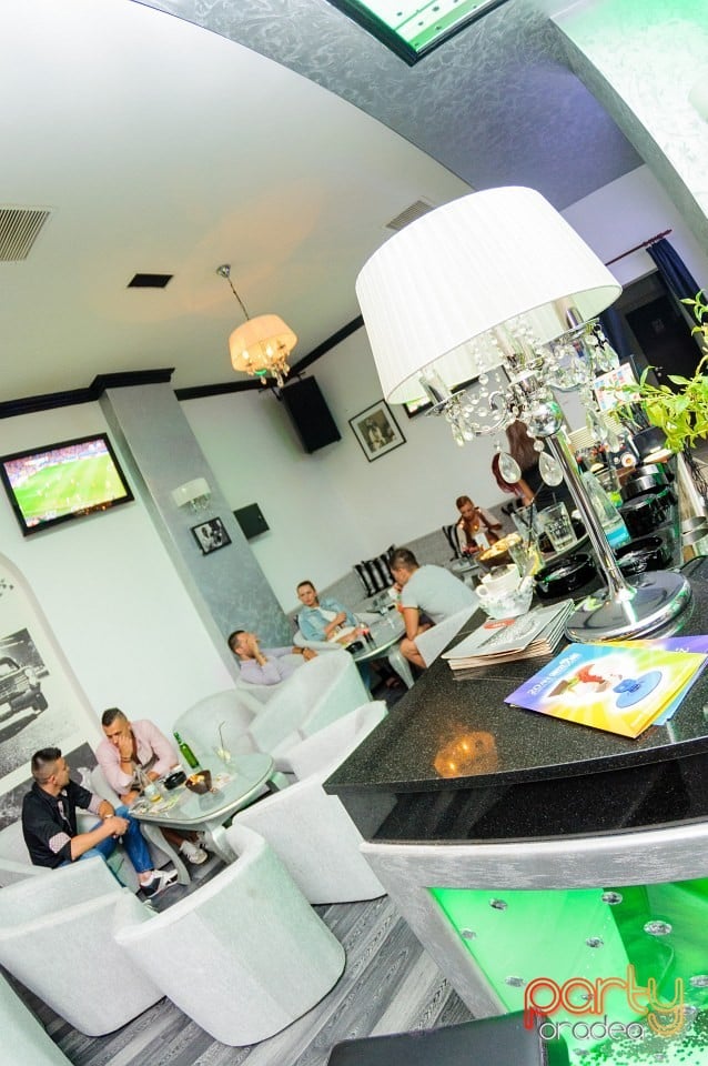 Vineri seara în Icon Caffe, Icon Caffe