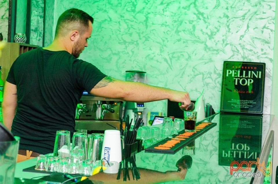 Vineri seara în Icon Caffe, Icon Caffe