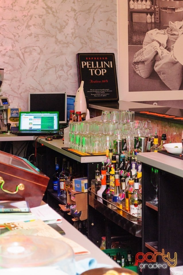 Vineri seara în Icon Caffe, Icon Caffe