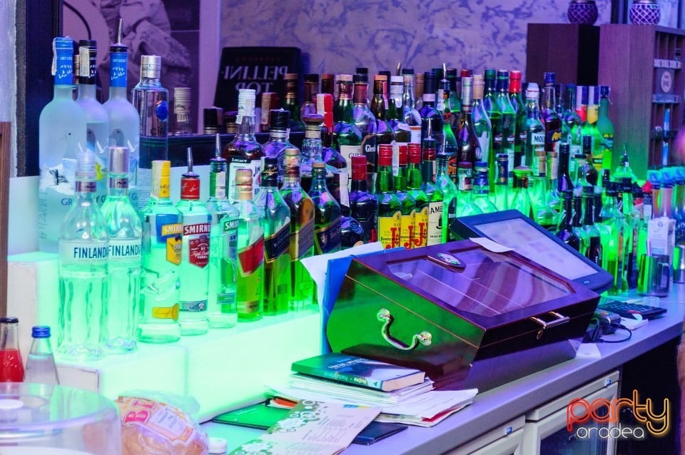 Vineri seara în Icon Caffe, Icon Caffe