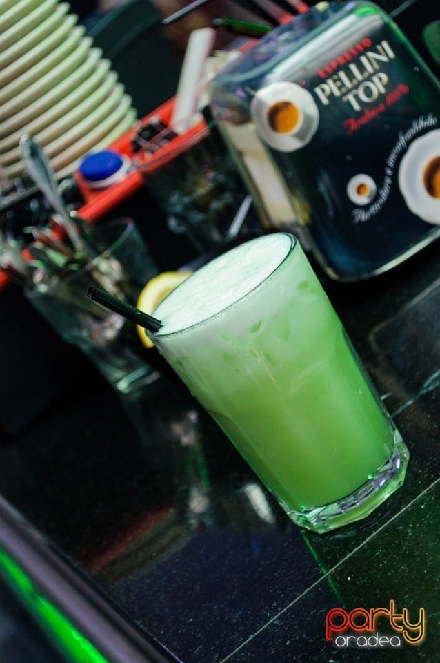 Vineri seara în Icon Caffe, Icon Caffe