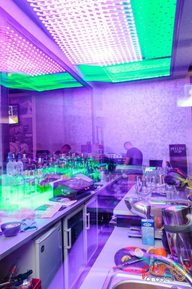 Vineri seara în Icon Caffe, Icon Caffe