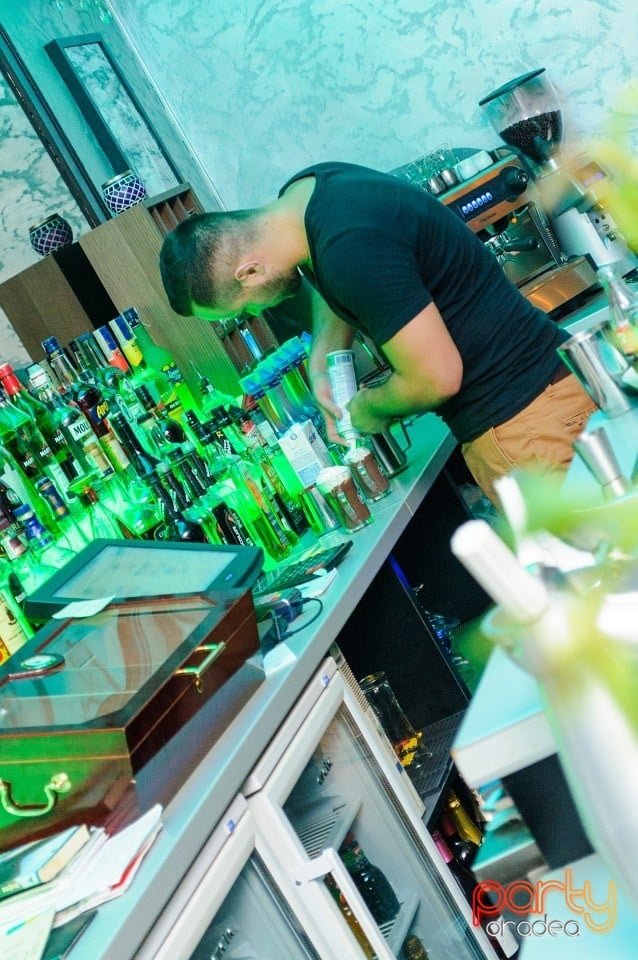 Vineri seara în Icon Caffe, Icon Caffe