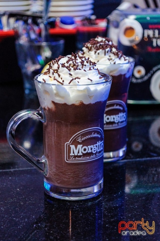 Vineri seara în Icon Caffe, Icon Caffe