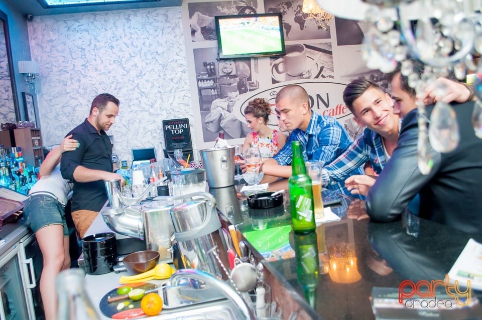 Vineri seara în Icon Caffe, Icon Caffe