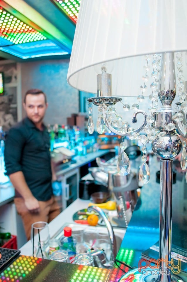 Vineri seara în Icon Caffe, Icon Caffe