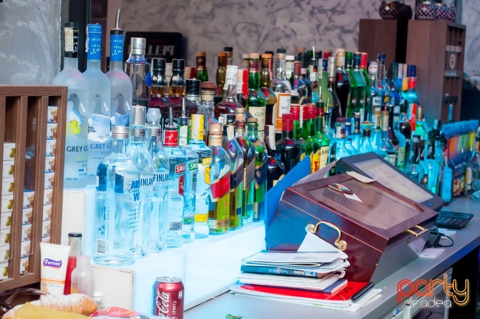 Vineri seara în Icon Caffe, Icon Caffe