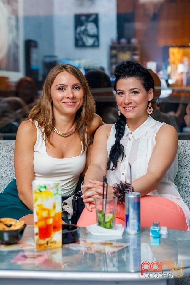 Vineri seara în Icon Caffe, Icon Caffe