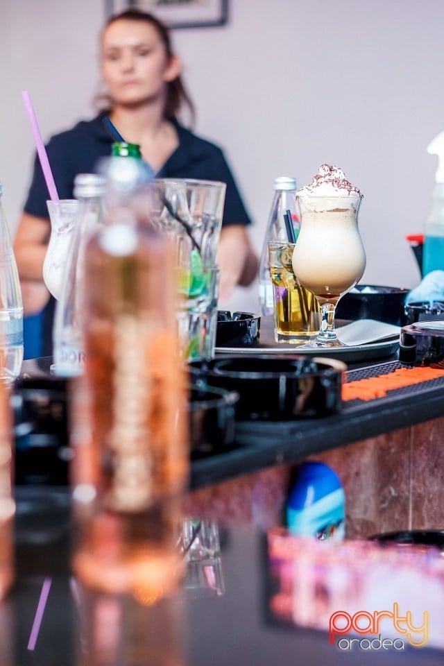 Vineri seara în Icon Caffe, Icon Caffe