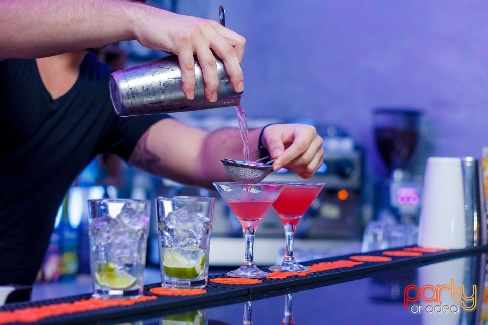 Vineri seara în Icon Caffe, Icon Caffe