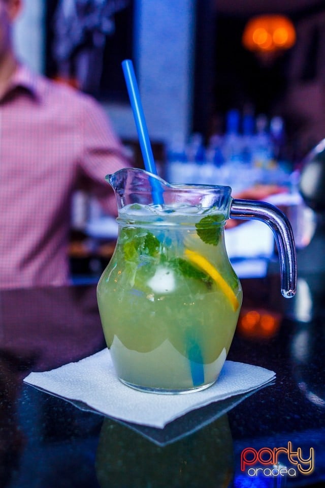 Vineri seara în Icon caffe, Icon Caffe