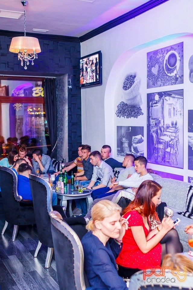 Vineri seara în Icon caffe, Icon Caffe