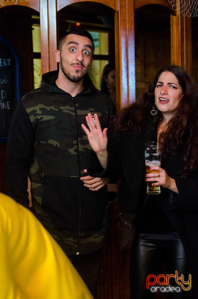 Vineri seara la Columbus, Columbus Cafe