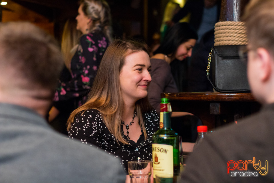 Vineri seara la Columbus, Columbus Cafe