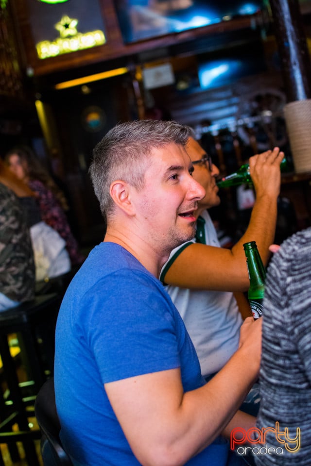 Vineri seara la Columbus, Columbus Cafe