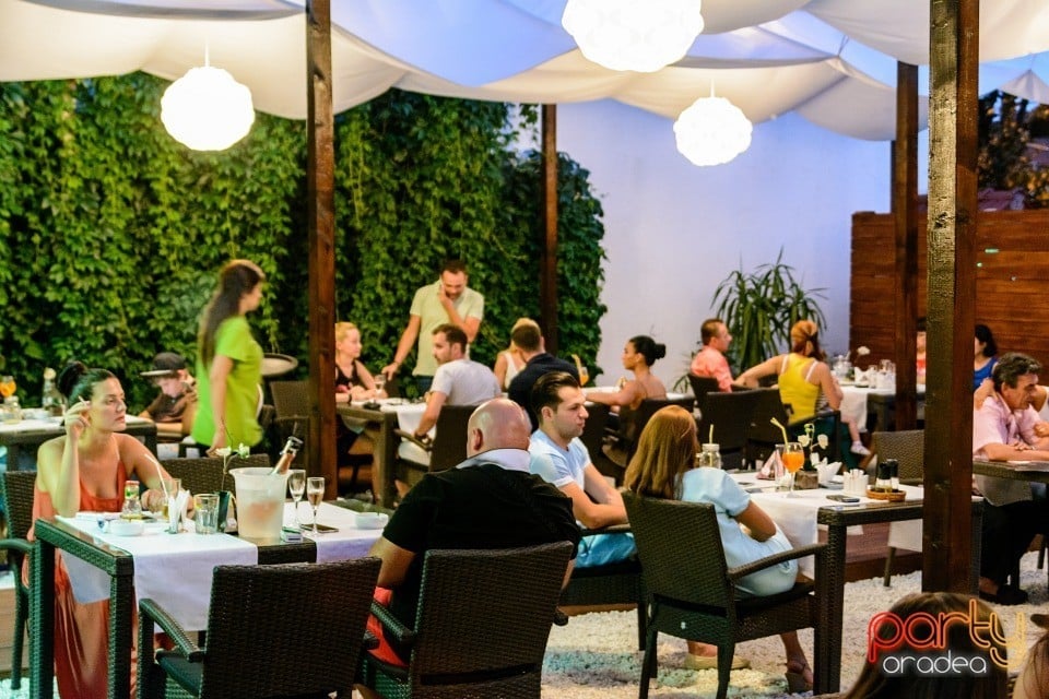 Vineri seara la Vine Summer, Vine Summer Garden & Grill