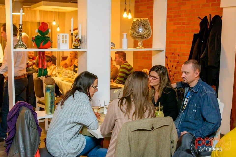 Voice & Piano Night, Vine Summer Garden & Grill