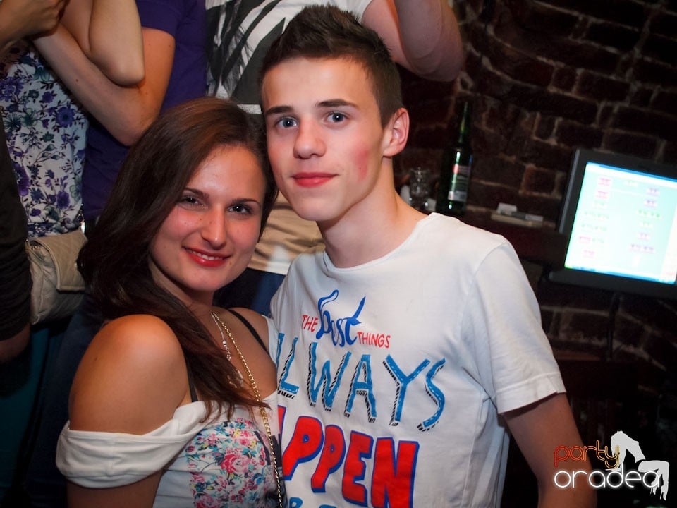 Voie bună în Club Escape, 