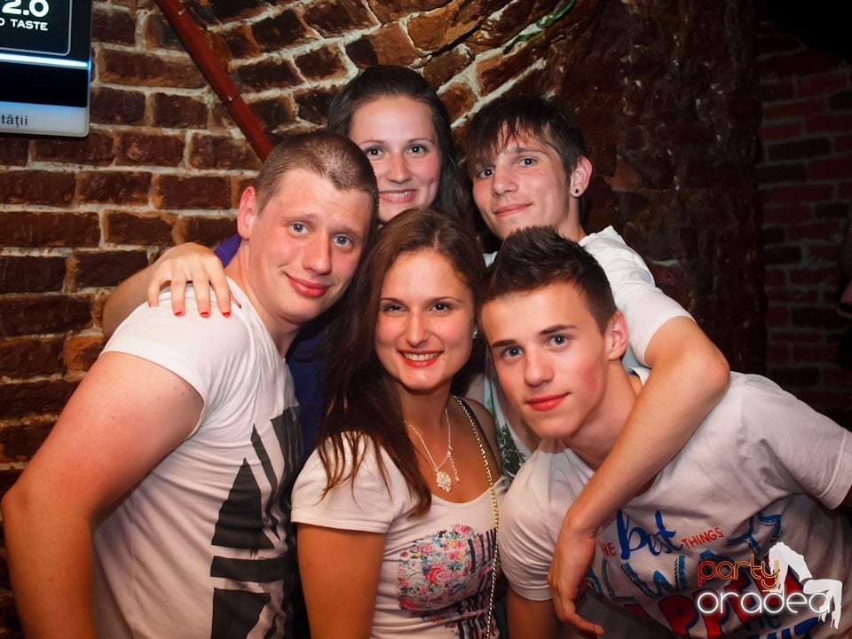 Voie bună în Club Escape, 