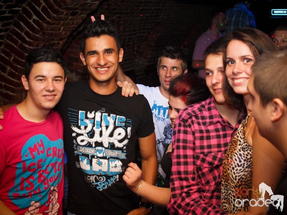 Voie bună în Club Escape, 