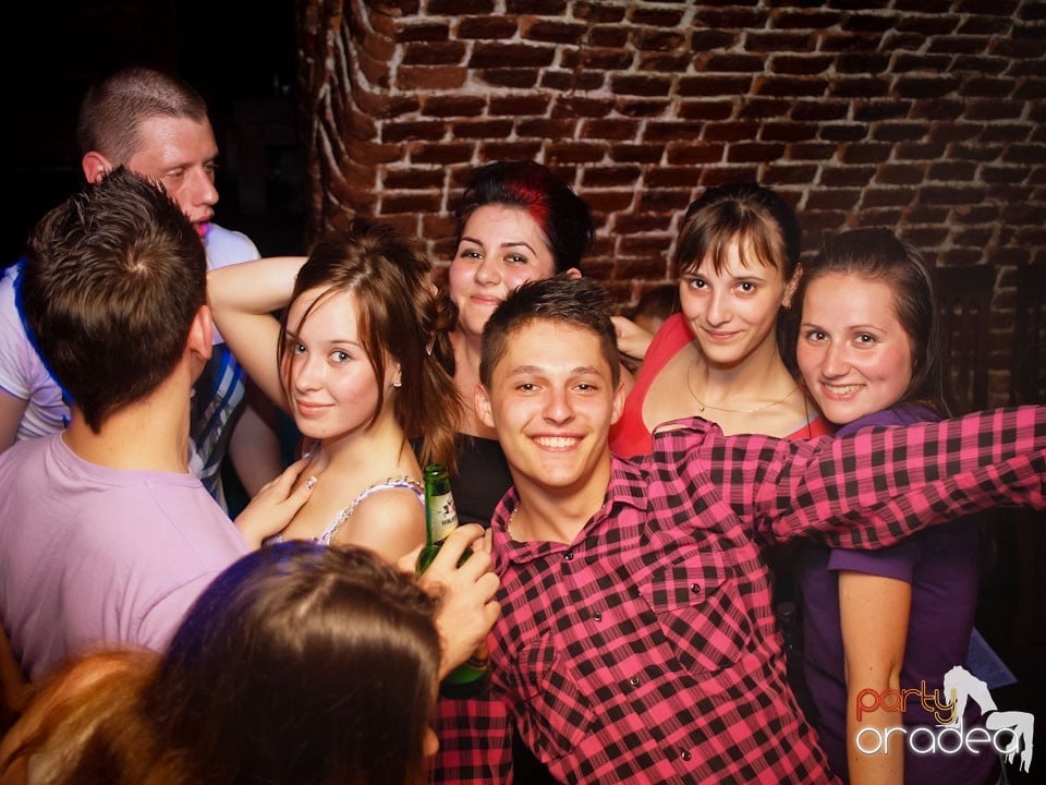 Voie bună în Club Escape, 