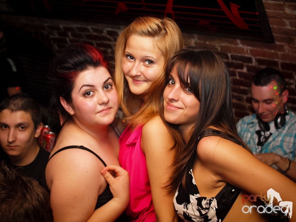 Voie bună în Club Escape, 