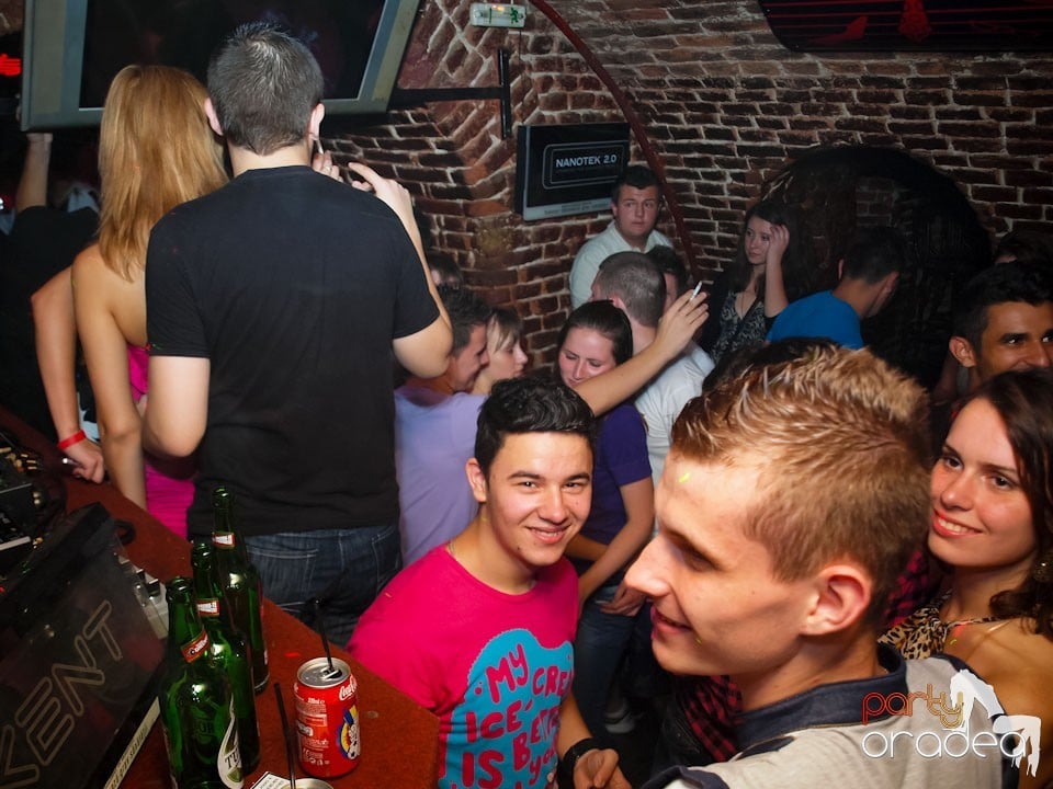 Voie bună în Club Escape, 