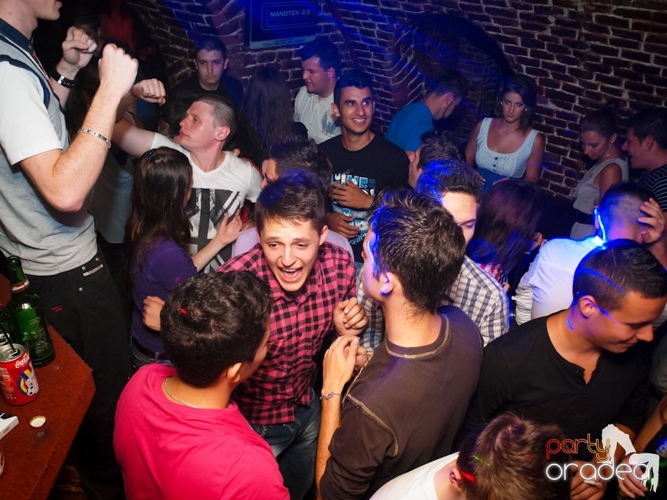 Voie bună în Club Escape, 