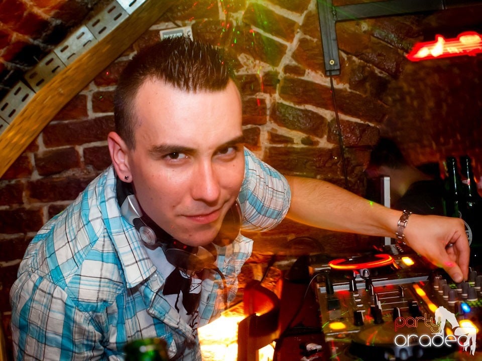 Voie bună în Club Escape, 